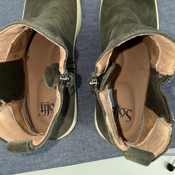 SOFFT Britton ll Women 9M Olive Green Suede Side Zip Ankle Bootie Sneaker Casual - Picture 10 of 11